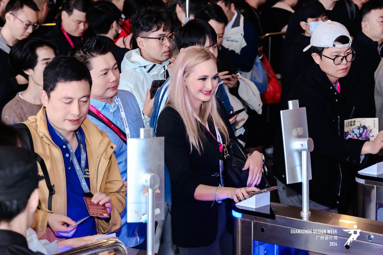 一起财富 一起C+！2025广州设计周》共同面向全球展示「世界的中国」设计及品牌。